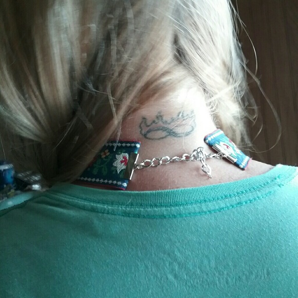 Flower Power Choker - Picture 5 of 7